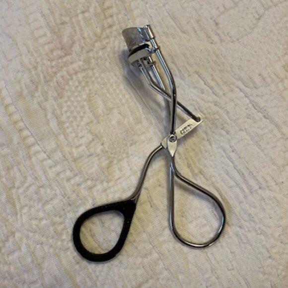 Kiss True Volume Eyelashes in "Ritzy" NWT and NIB and Revlon Eyelash Curler - Picture 4 of 5